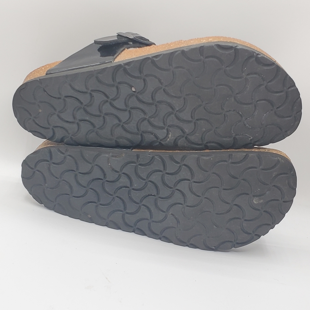 Birkenstock Gizeh Sandals in Black Patent Leather size 5 - Picture 7 of 11